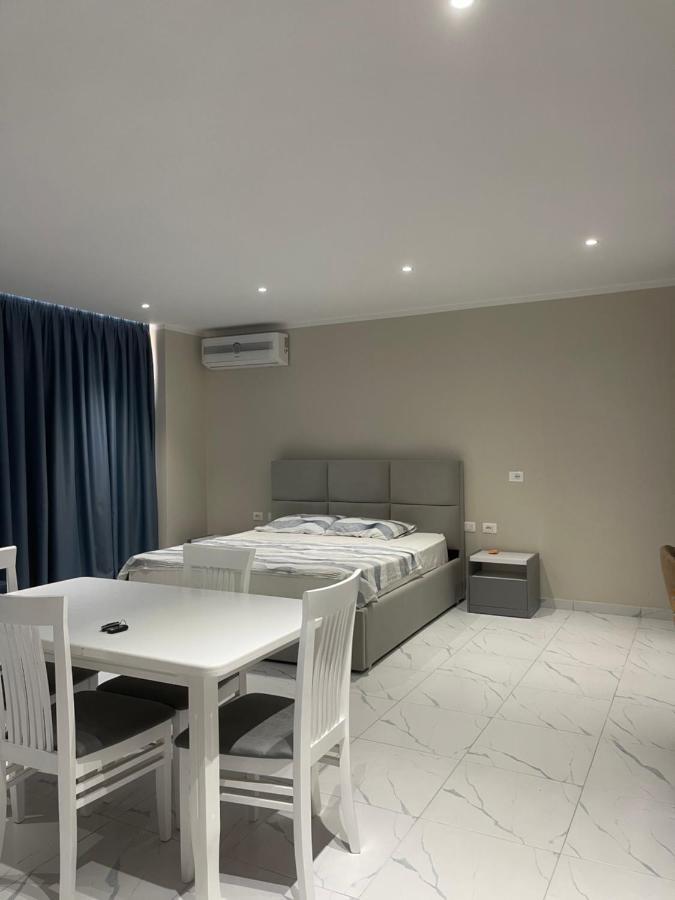 Modern Beachfront Apartamento Sarandë