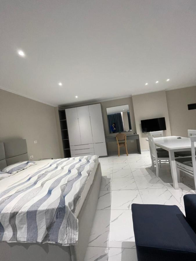 Modern Beachfront Apartamento Sarandë